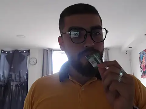 Snapshot of Dylanwish chatting on 09.19.25 Dylanwish online show from 09.19.25