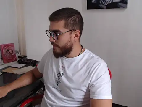 Snapshot of Dylanwish chatting on 10.03.25 Dylanwish online show from 10.03.25