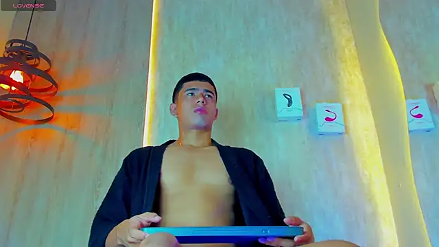 Snapshot of thaddeus_king chatting on 02.09.25 thaddeus king online show from 02.09.25