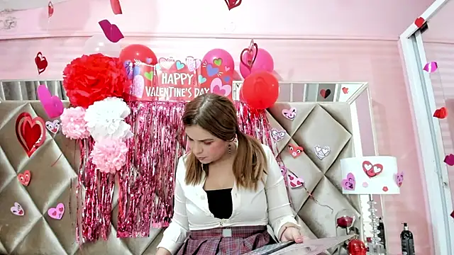 Snapshot of Aurora-Rossi chatting on 02.13.26 Aurora-Rossi online show from 02.13.26