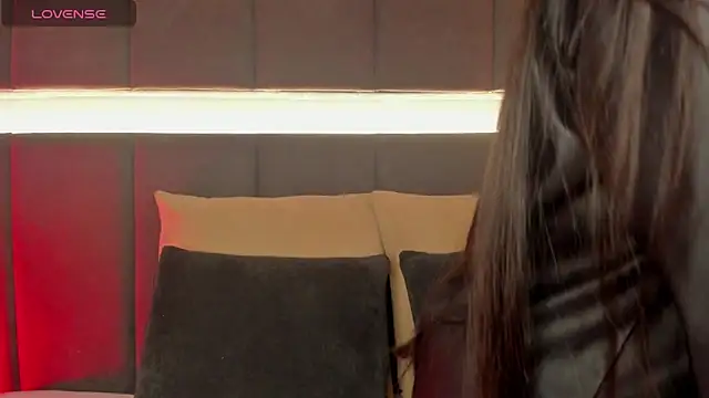 nicolle pierce online show from 02.22.25