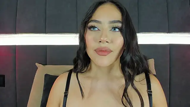 nicolle pierce online show from 10.02.25