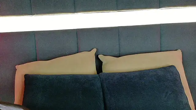 nicolle pierce online show from 10.27.25