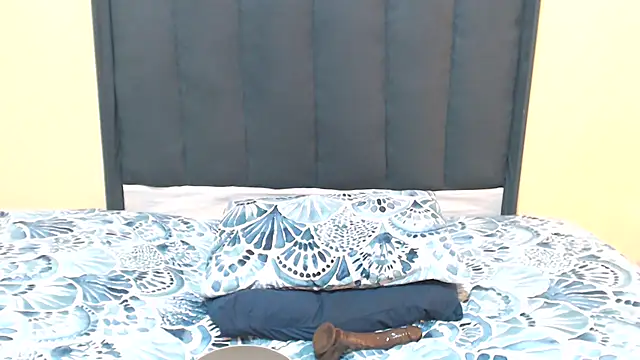 Snapshot of kittykhloe22 chatting on 11.13.25 kittykhloe22 online show from 11.13.25