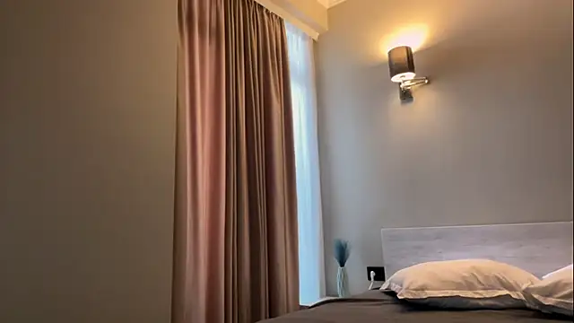 Lora Squirt online show from 03.23.25