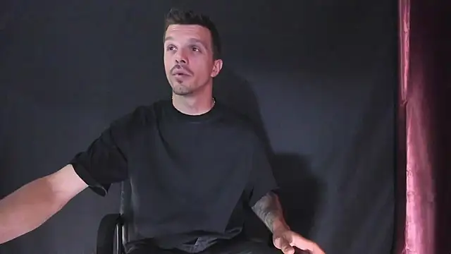 Snapshot of DonyBrown chatting on 04.18.26 DonyBrown online show from 04.18.26
