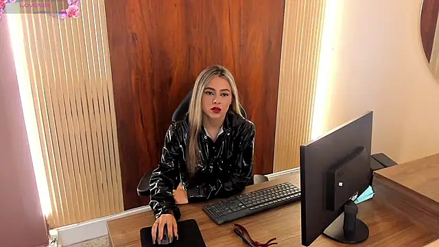 miacarperr1 online show from 01.29.25