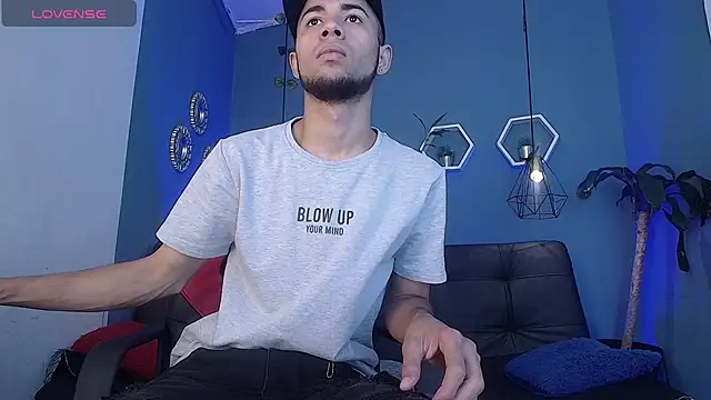 Snapshot of jhon_ath chatting on 09.17.25 jhon ath online show from 09.17.25