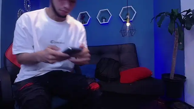 Snapshot of jhon_ath chatting on 09.28.25 jhon ath online show from 09.28.25