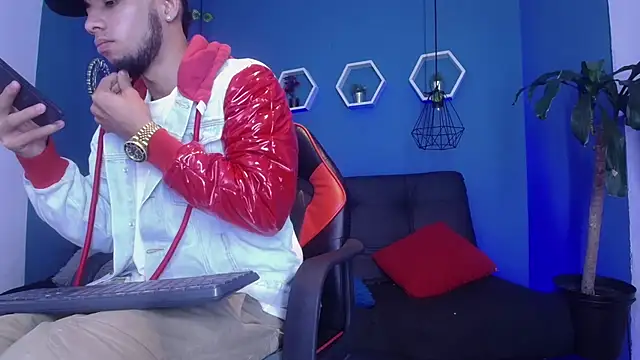 Snapshot of jhon_ath chatting on 09.30.25 jhon ath online show from 09.30.25