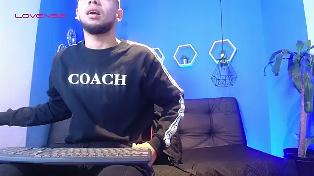 Snapshot of jhon_ath chatting on 11.21.25 jhon ath online show from 11.21.25