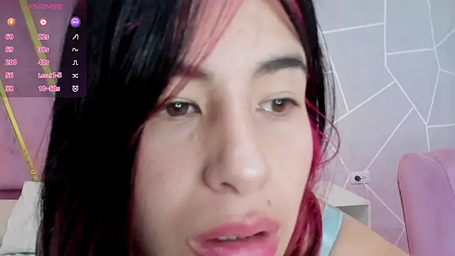 Snapshot of Nina_Harper chatting on 12.12.24 Nina Harper online show from 12.12.24