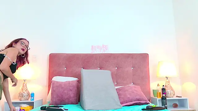 LiliFox18 online show from 12.28.24