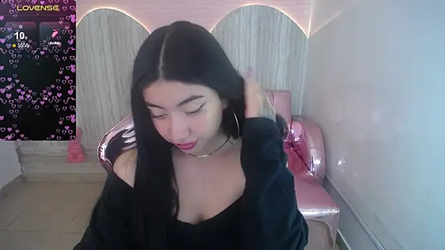 Snapshot of melodii_t chatting on 12.10.24 melodii t online show from 12.10.24