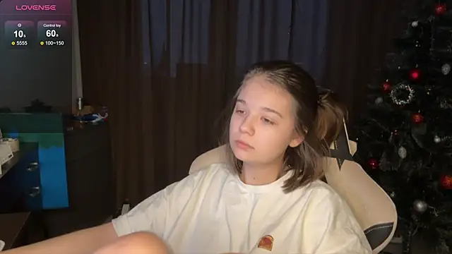 Snapshot of Leela_sun chatting on 12.27.24 Leela sun online show from 12.27.24