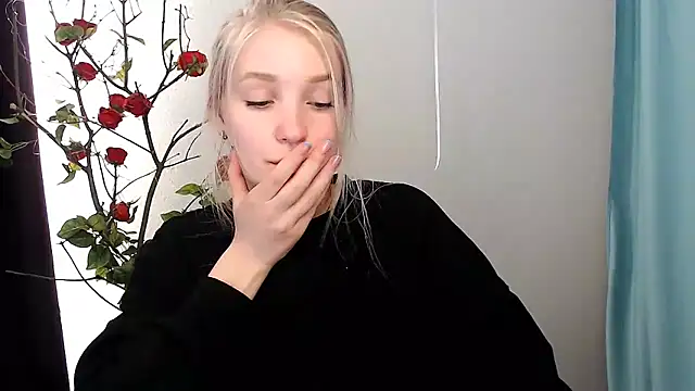 Snapshot of Queen_ofLove chatting on 04.27.26 Queen ofLove online show from 04.27.26
