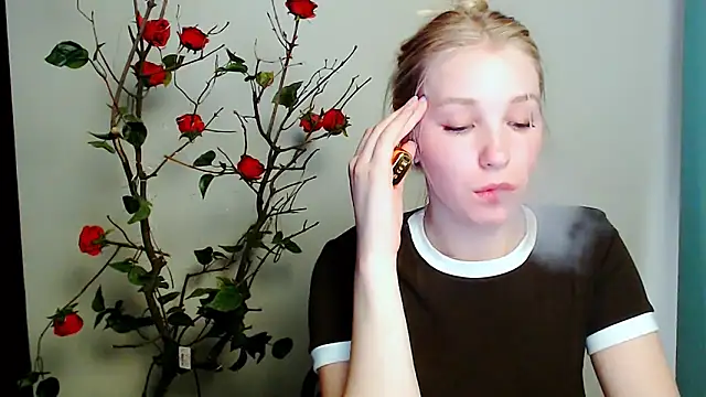 Snapshot of Queen_ofLove chatting on 04.29.26 Queen ofLove online show from 04.29.26