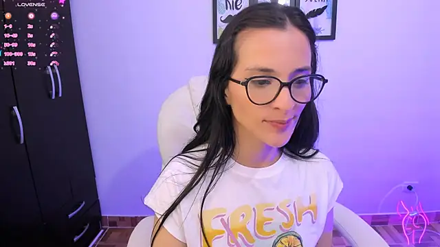 Snapshot of mariaan_m_ chatting on 01.04.25 mariaan m online show from 01.04.25