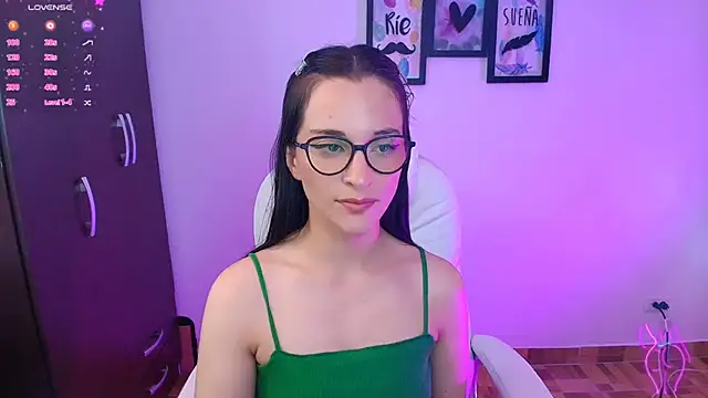 Snapshot of mariaan_m_ chatting on 02.25.25 mariaan m online show from 02.25.25