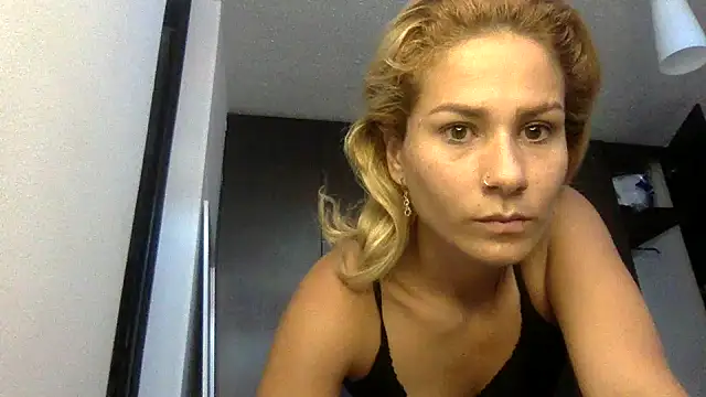 Snapshot of sophiee_evanss_ chatting on 11.12.25 sophiee evanss online show from 11.12.25