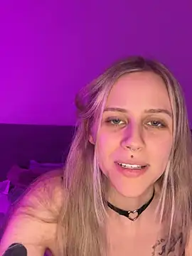 Snapshot of lunawolf21 chatting on 01.18.25 lunawolf21 online show from 01.18.25