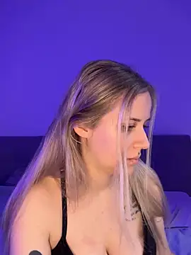 Snapshot of lunawolf21 chatting on 02.02.25 lunawolf21 online show from 02.02.25