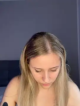 Snapshot of lunawolf21 chatting on 02.27.25 lunawolf21 online show from 02.27.25