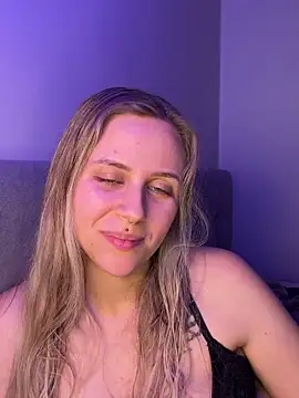 Snapshot of lunawolf21 chatting on 02.02.26 lunawolf21 online show from 02.02.26