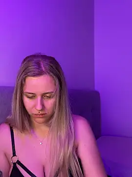 Snapshot of lunawolf21 chatting on 02.05.26 lunawolf21 online show from 02.05.26