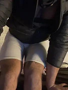 Snapshot of mikemacluffy chatting on 12.28.24 mikemacluffy online show from 12.28.24