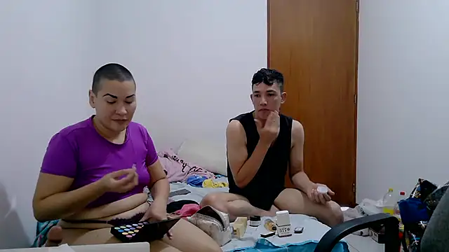 Snapshot of luxandracon23 chatting on 11.27.25 luxandracon23 online show from 11.27.25