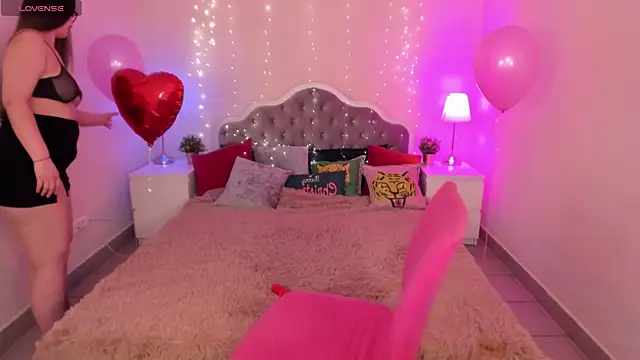 Snapshot of Aria_Blisss chatting on 02.14.25 Aria Blisss online show from 02.14.25