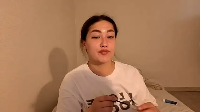 Snapshot of Aria_Blisss chatting on 05.28.26 Aria Blisss online show from 05.28.26