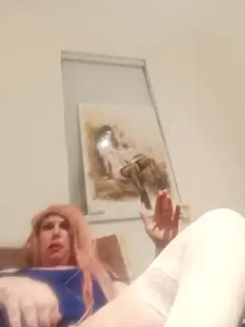 Snapshot of yourwhitesissyslut chatting on 05.27.26 yourwhitesissyslut online show from 05.27.26