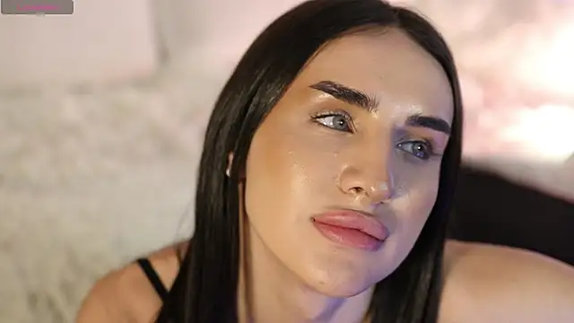 Snapshot of Kim_Oberlin_ chatting on 01.05.25 Kim Oberlin online show from 01.05.25