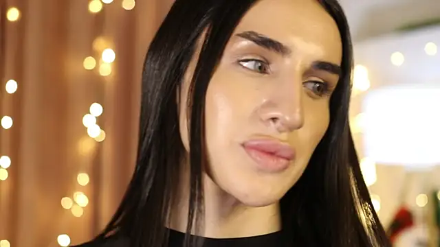 Snapshot of Kim_Oberlin_ chatting on 01.07.25 Kim Oberlin online show from 01.07.25