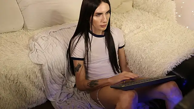 Snapshot of Kim_Oberlin_ chatting on 01.08.25 Kim Oberlin online show from 01.08.25