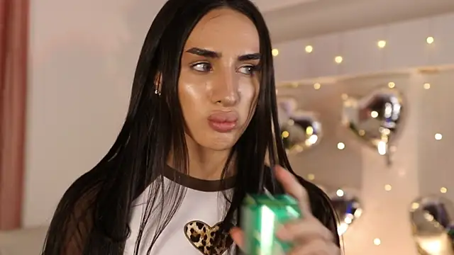 Snapshot of Kim_Oberlin_ chatting on 02.17.25 Kim Oberlin online show from 02.17.25