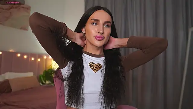 Snapshot of Kim_Oberlin_ chatting on 02.25.25 Kim Oberlin online show from 02.25.25