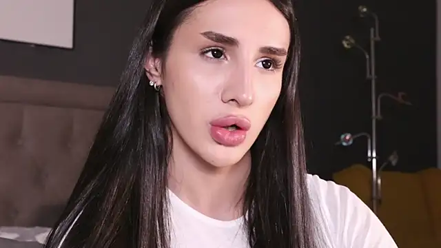 Snapshot of Kim_Oberlin_ chatting on 10.02.25 Kim Oberlin online show from 10.02.25