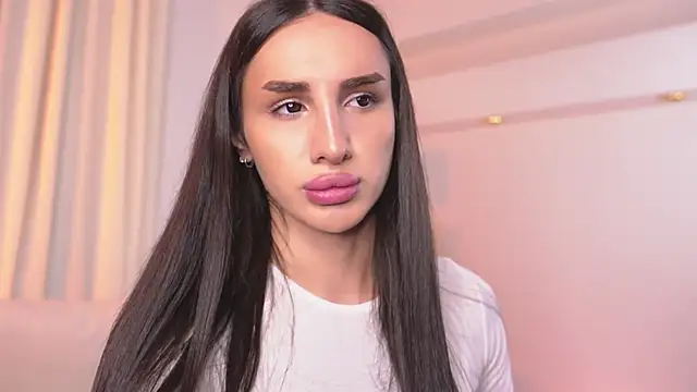 Snapshot of Kim_Oberlin_ chatting on 10.11.25 Kim Oberlin online show from 10.11.25