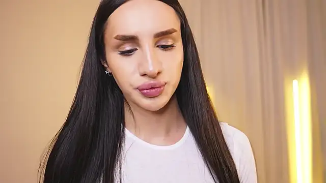 Snapshot of Kim_Oberlin_ chatting on 10.21.25 Kim Oberlin online show from 10.21.25