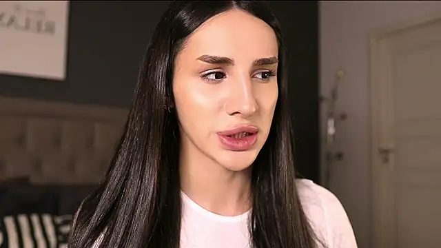 Snapshot of Kim_Oberlin_ chatting on 10.22.25 Kim Oberlin online show from 10.22.25