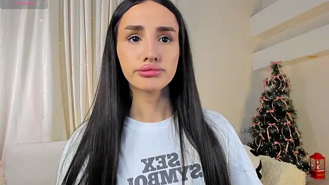 Snapshot of Kim_Oberlin_ chatting on 12.19.25 Kim Oberlin online show from 12.19.25