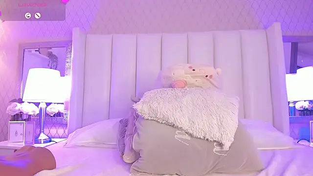 Snapshot of SophiaSmiiths_ chatting on 02.27.25 SophiaSmiiths online show from 02.27.25