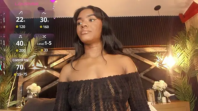 Snapshot of SophiaSmiiths_ chatting on 03.09.25 SophiaSmiiths online show from 03.09.25