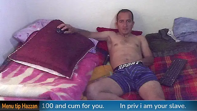 Snapshot of yazforeSolo chatting on 01.12.25 yazforeSolo online show from 01.12.25