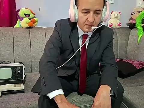 Snapshot of yazforeSolo chatting on 09.15.25 yazforeSolo online show from 09.15.25