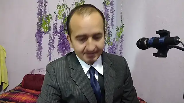 Snapshot of yazforeSolo chatting on 09.18.25 yazforeSolo online show from 09.18.25