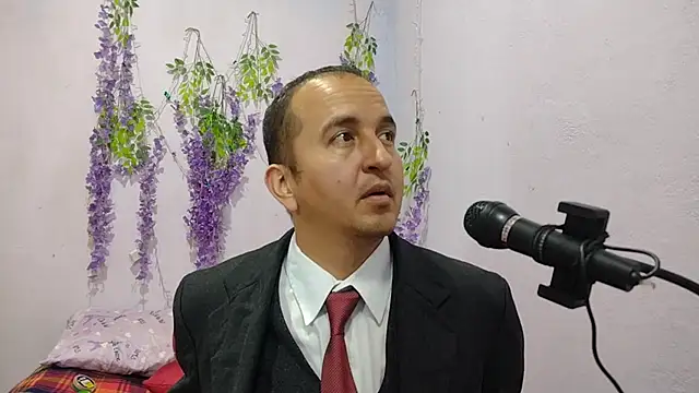 Snapshot of yazforeSolo chatting on 09.19.25 yazforeSolo online show from 09.19.25